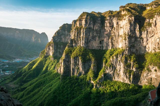 行山悬崖18人安全转移1人突发疾病遇难冰球突破19人徒步团被困河南辉县南太