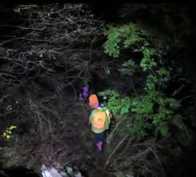行山悬崖18人安全转移1人突发疾病遇难冰球突破19人徒步团被困河南辉县南太(图6)