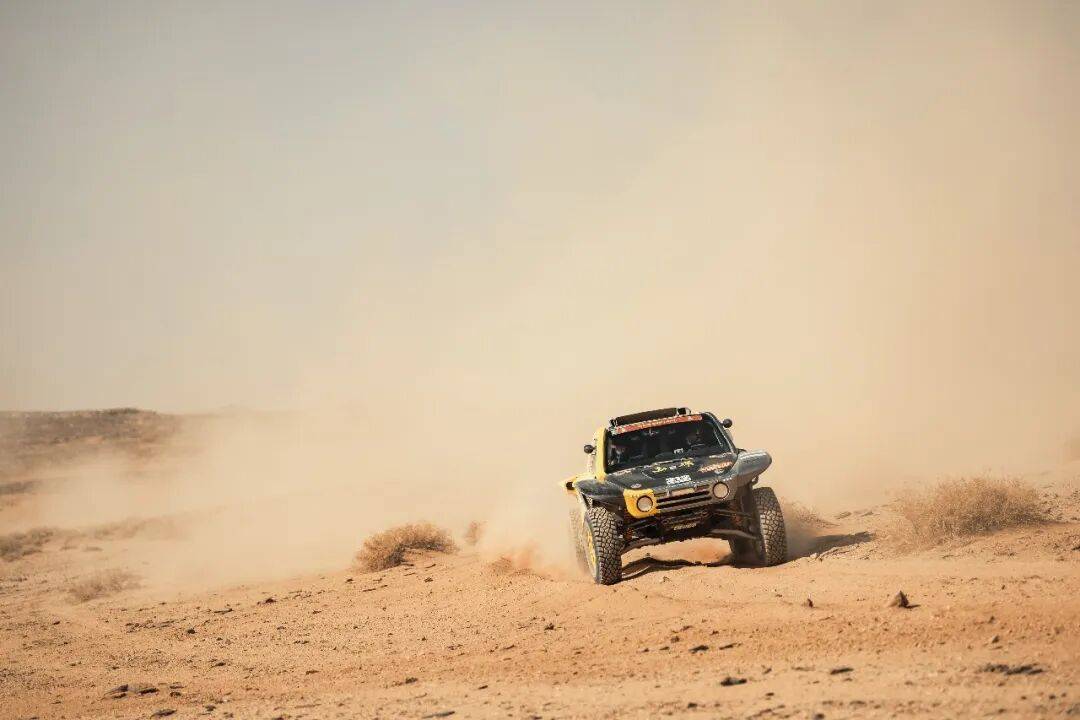 纪录！韩魏赛车SS4马拉松赛段创中国军团最佳开局冰球突破游戏网站2026达喀尔｜组图｜荒漠鏖战破(图5)